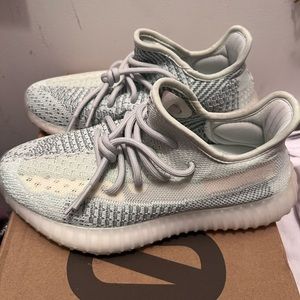 YEEZY BOOST 350 Cloud whites